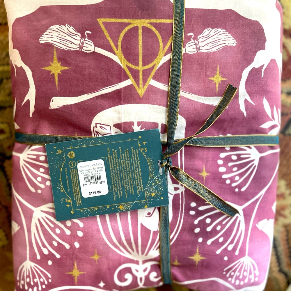 Full/queens pottery barn teen duvet cover. Brand new, still packaged.